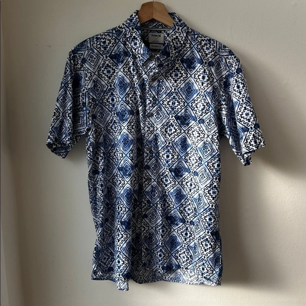 Hurley Men's Geometric Tribal Hawaiian Button down shirt Large